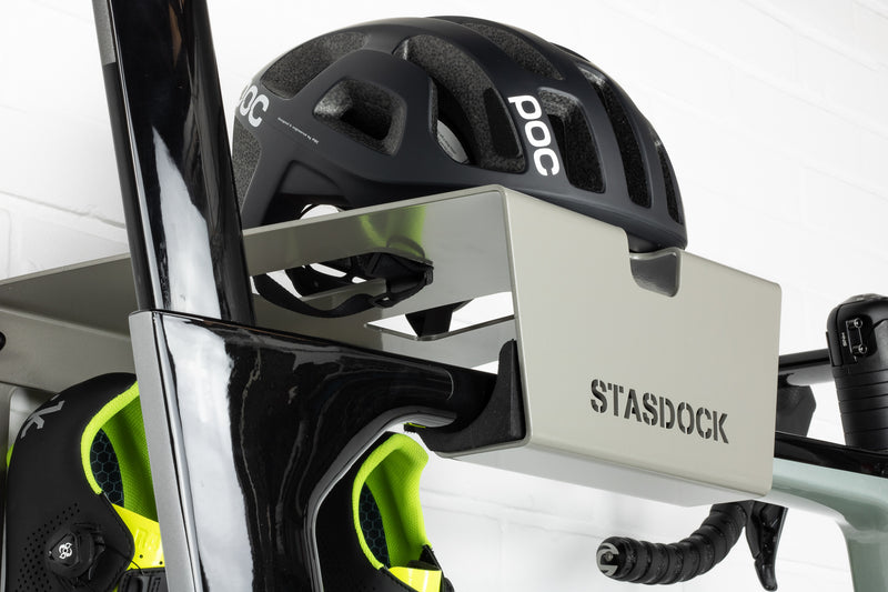 deepsilver stasdock bike wall mount with bicycle helmet